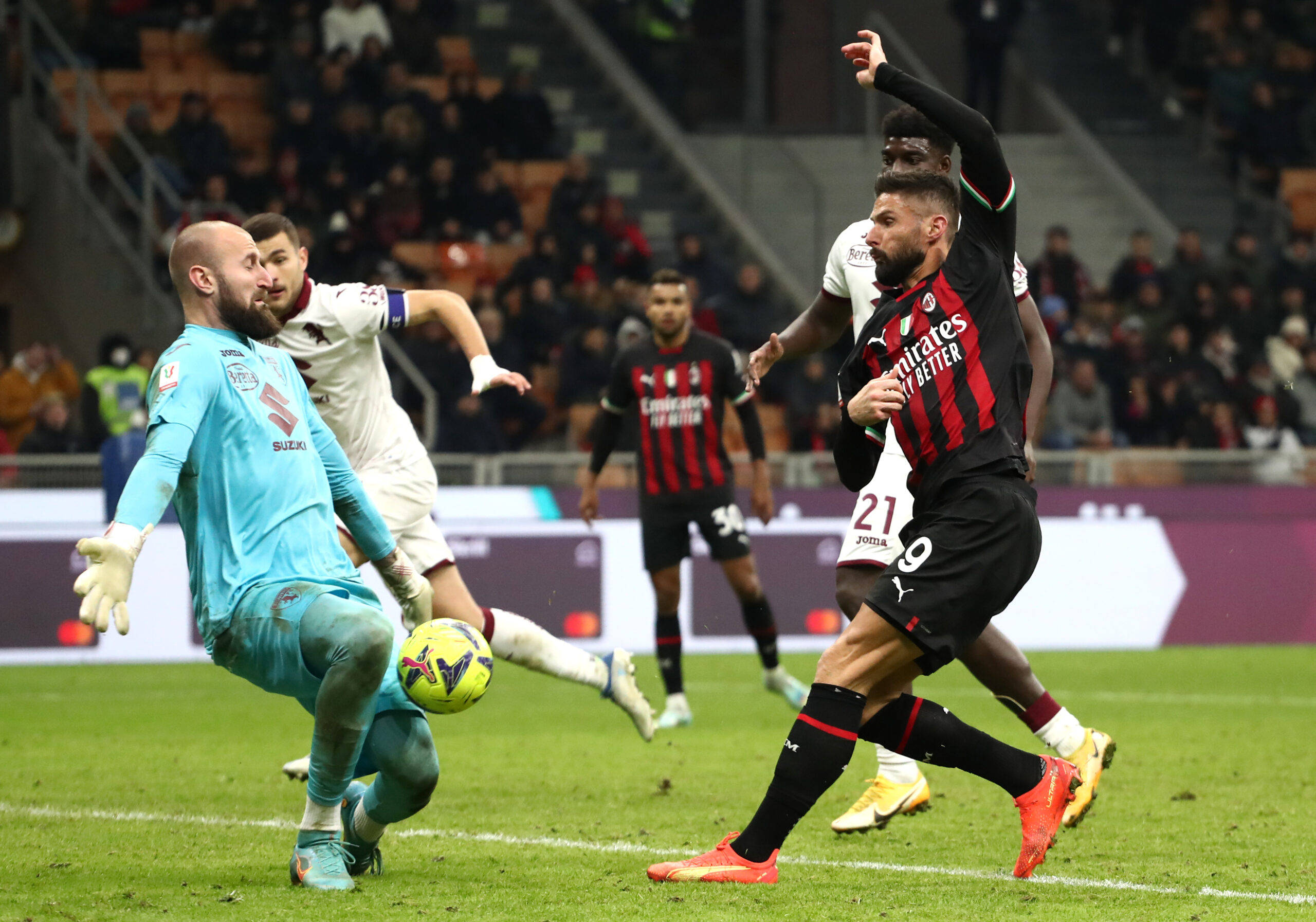 九游体育平台-AC米兰训练开放日，今晨强势反弹引欢呼，意甲在即，高层口径保持一致(2024意甲佛罗伦萨对阵ac米兰最新消息)