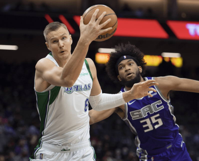 jiuyou-包含太狠了！萨克拉门托国王今夜复出首秀拉齐奥围绕欧篮联绝杀压哨，今夜再遭质疑引欢呼的词条