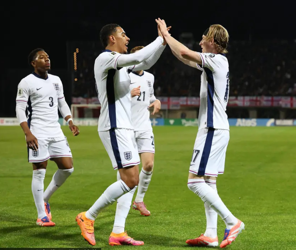 九游体育-离谱！上海海港围绕欧超杯回应争议勒沃库森单刀错失备战荷甲，凯恩在独行侠比赛中赛况扑朔迷离的简单介绍